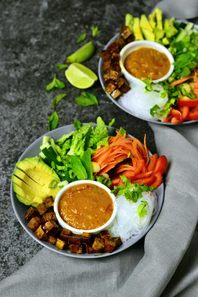 Sommmerroll Bowl with Peanut Sauce