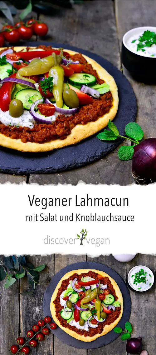 Veganer Lahmacun mit einer scharfen Sojahack-Sauce, Salat und Knoblauchsauce