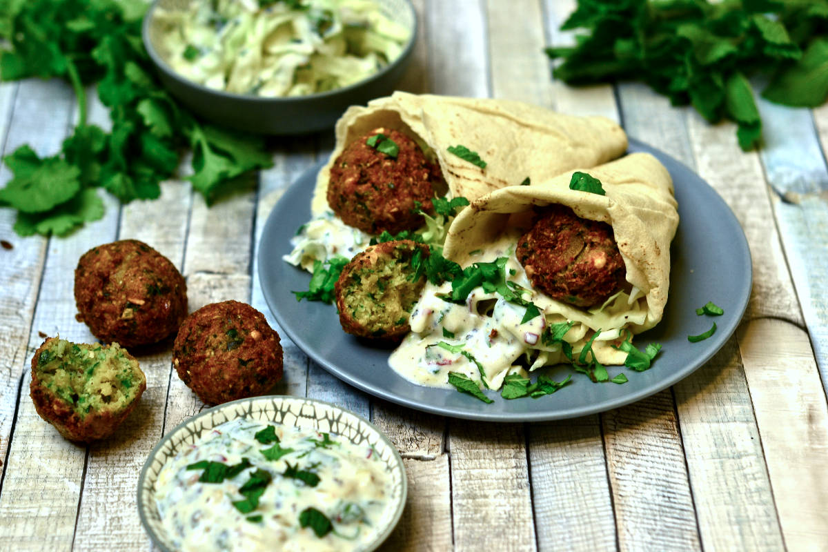 Selbstgemachte Falafel Mit Spitzkohlsalat Discover Vegan 