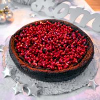 Veganer Schoko-Granatapfel-Kuchen