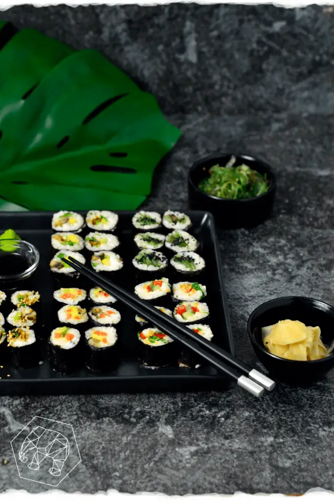 Japanische Maki-Sushi mit 5 verschiedenen Füllungen
