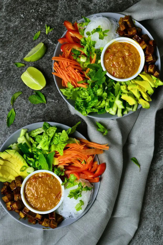 Sommmerroll Bowl with Peanut Sauce